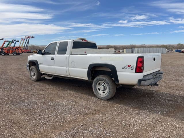 Image of Chevrolet 2500 equipment image 3