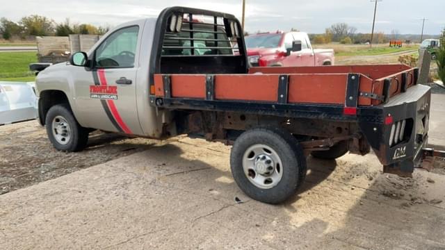 Image of Chevrolet 2500HD equipment image 2
