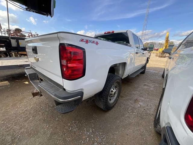 Image of Chevrolet 2500HD equipment image 3