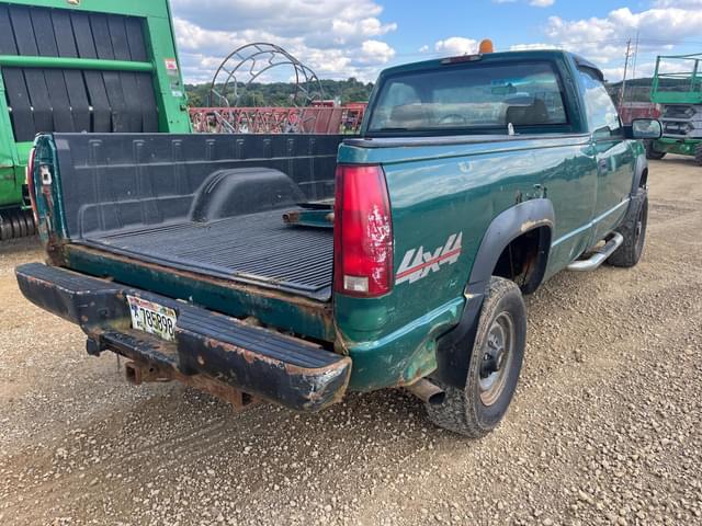 Image of Chevrolet 2500 equipment image 3