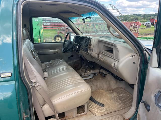 Image of Chevrolet 2500 equipment image 4