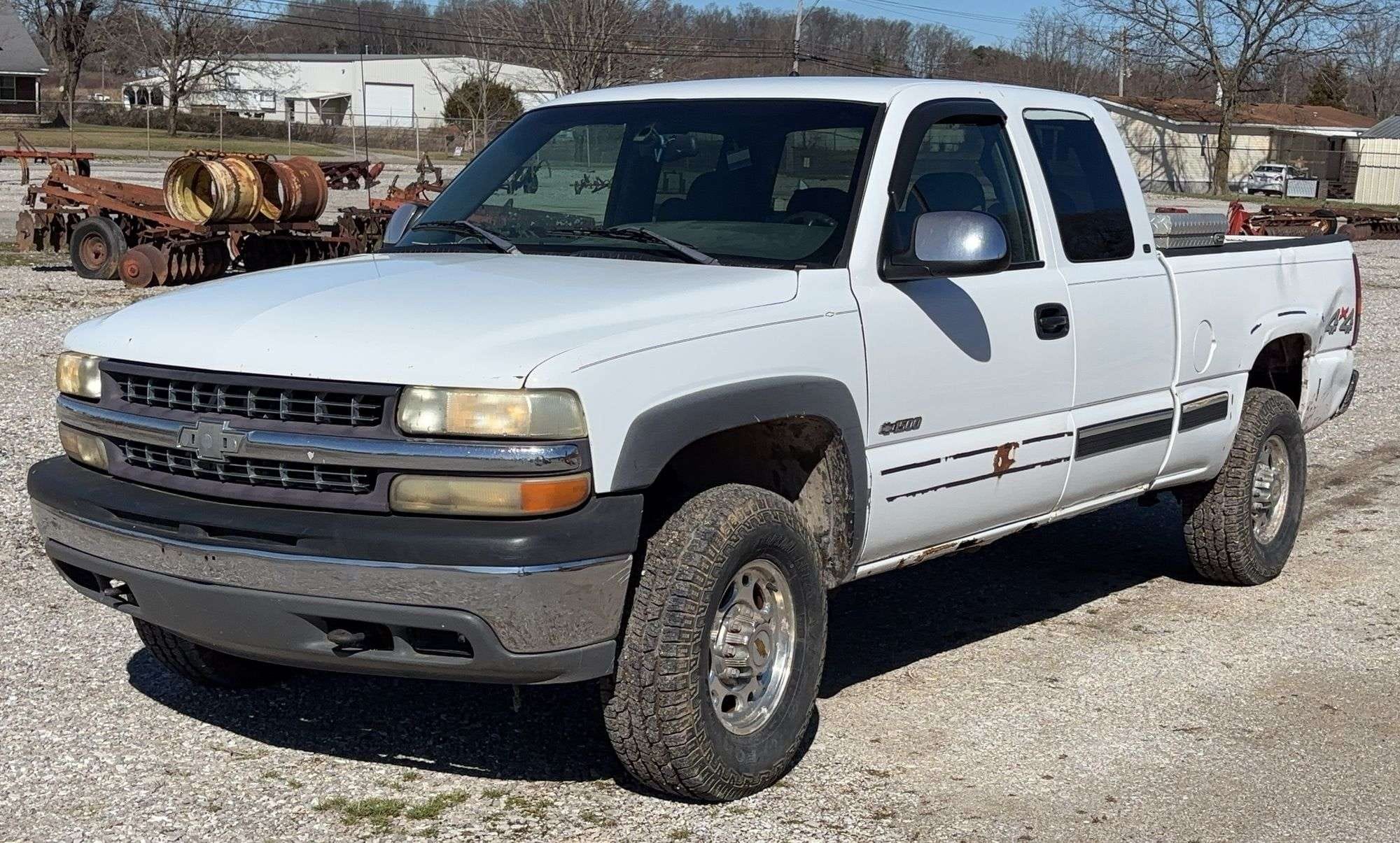 2002 Chevrolet 2500 Equipment Image0