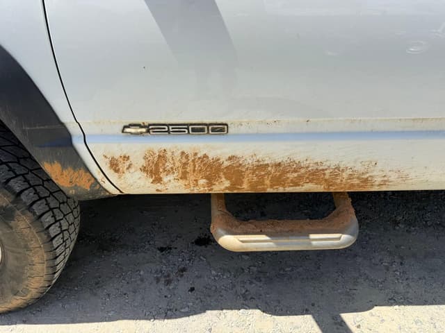 Image of Chevrolet 2500 equipment image 1
