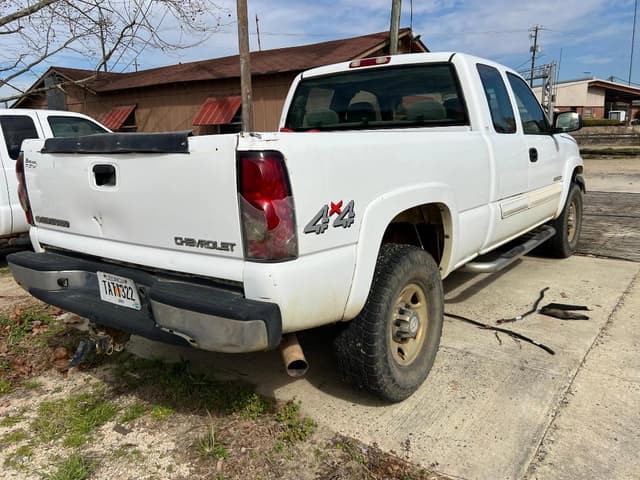 Image of Chevrolet 2500HD equipment image 4