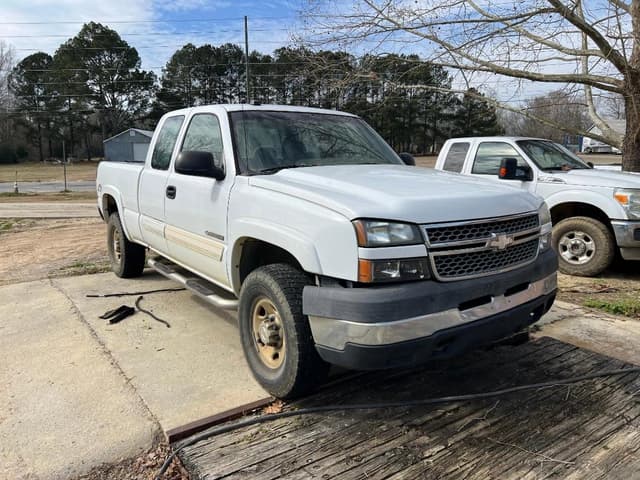 Image of Chevrolet 2500HD equipment image 2