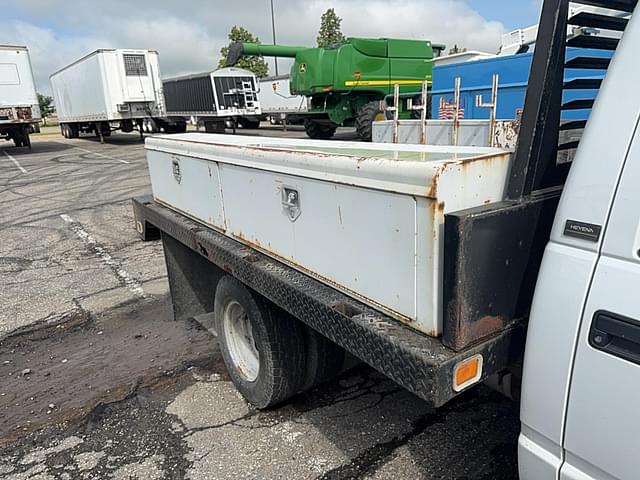 Image of Chevrolet 3500 equipment image 4