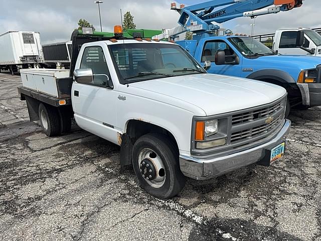 Image of Chevrolet 3500 equipment image 2