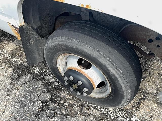 Image of Chevrolet 3500 equipment image 3