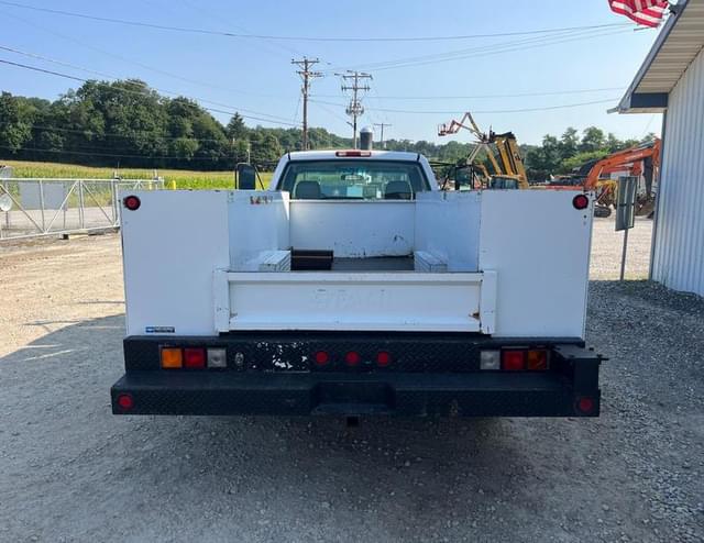 Image of Chevrolet 3500 equipment image 3
