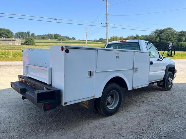 Image of Chevrolet 3500 equipment image 4