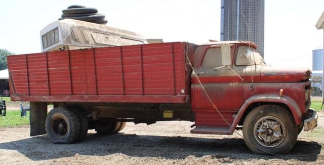Image of Chevrolet 60 equipment image 2