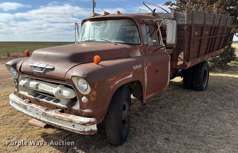 Chevrolet 6400 Equipment Image0