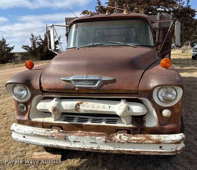 Image of Chevrolet 6400 equipment image 1