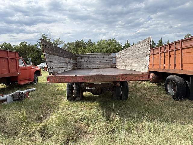 Image of Chevrolet 6400 equipment image 3