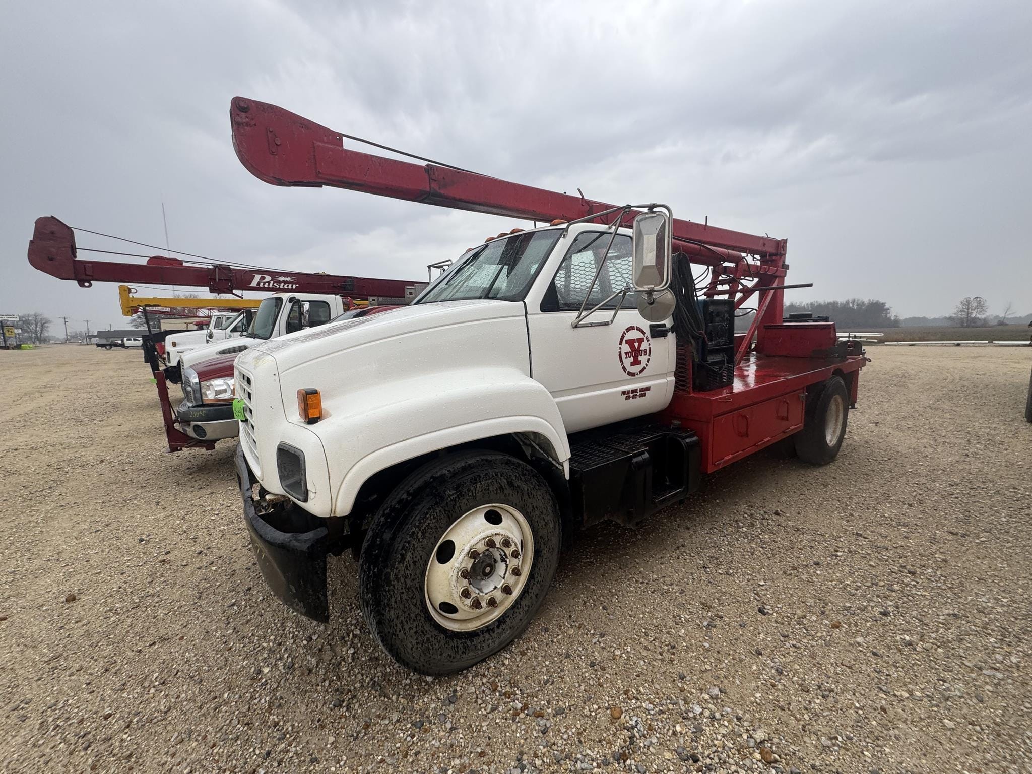 2002 Chevrolet 6500 Equipment Image0
