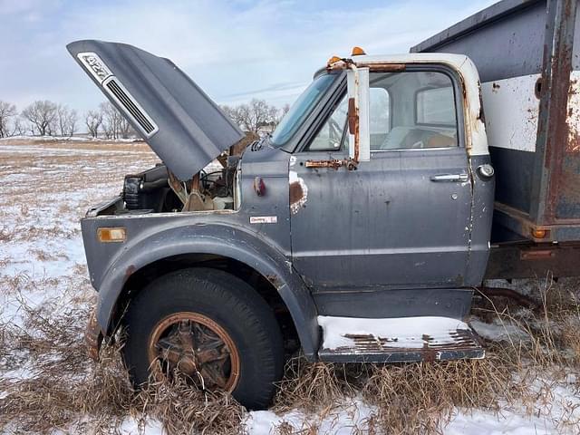 Image of Chevrolet C50 equipment image 1