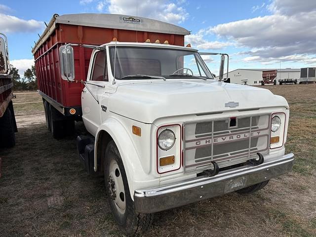 Image of Chevrolet C60 equipment image 1