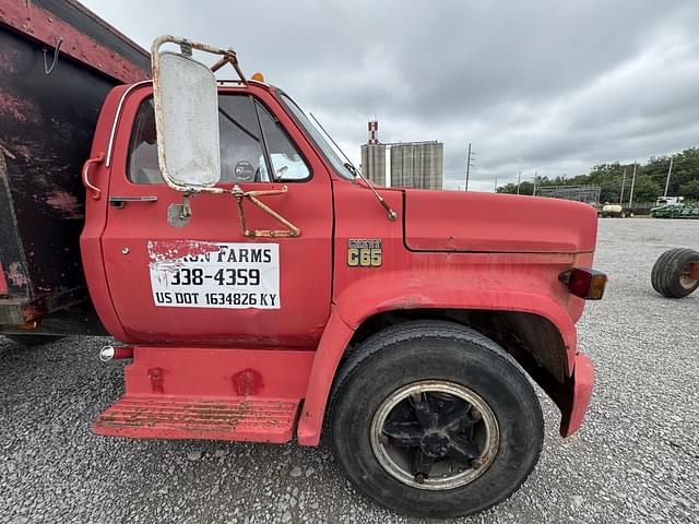 Image of Chevrolet C65 equipment image 4
