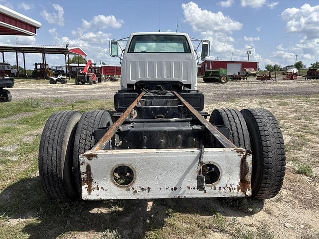Image of Chevrolet C7500 equipment image 3