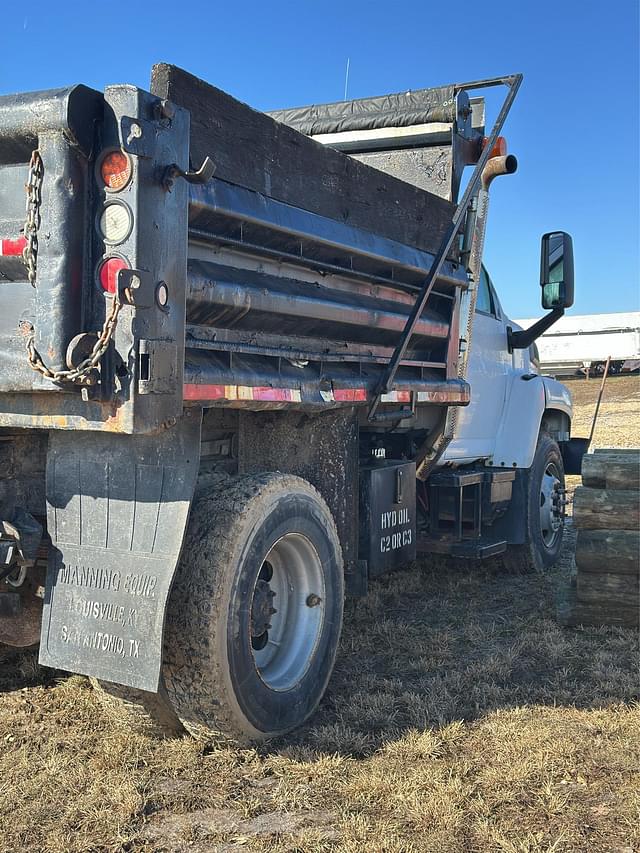 Image of Chevrolet C7500 equipment image 3