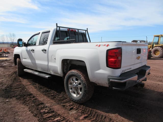 Image of Chevrolet 2500 equipment image 3