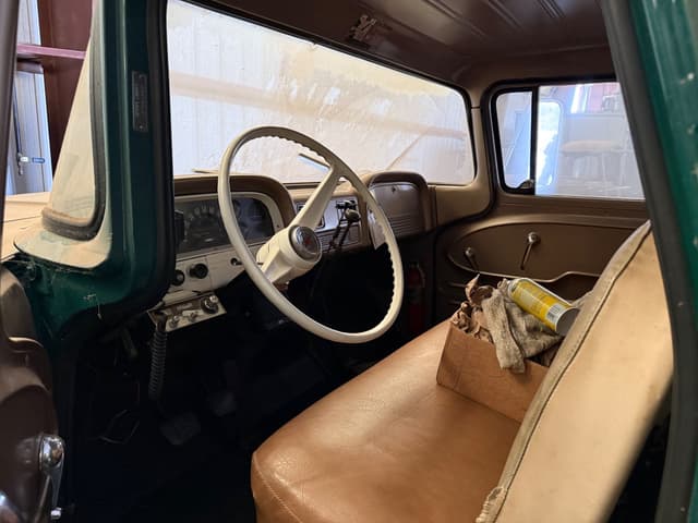 Image of Chevrolet 60 equipment image 3