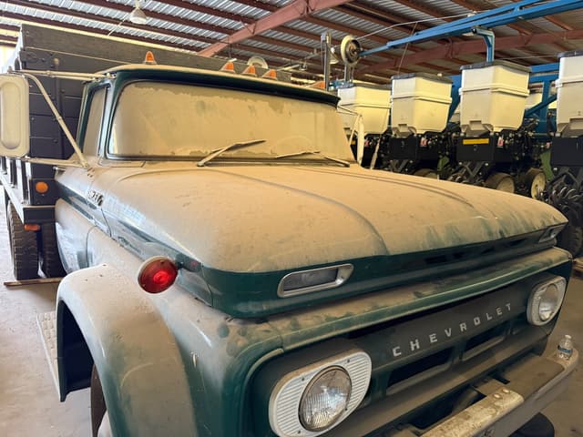 Image of Chevrolet 60 equipment image 1