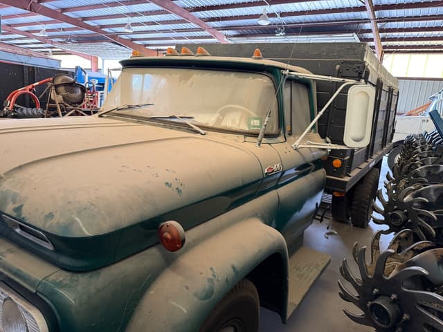 Image of Chevrolet 60 equipment image 2