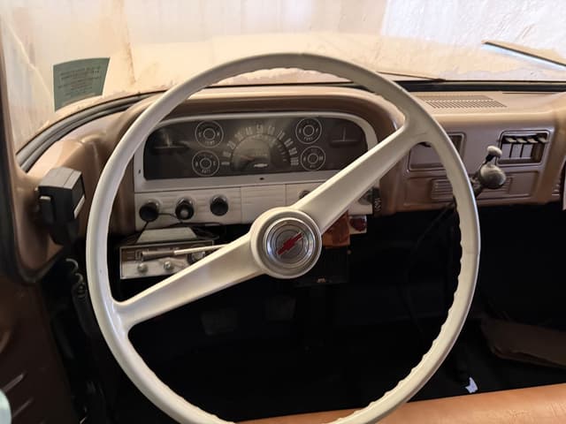 Image of Chevrolet 60 equipment image 4