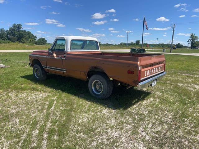 Image of Chevrolet K10 equipment image 2