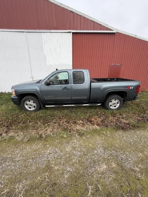 Image of Chevrolet Silverado equipment image 1