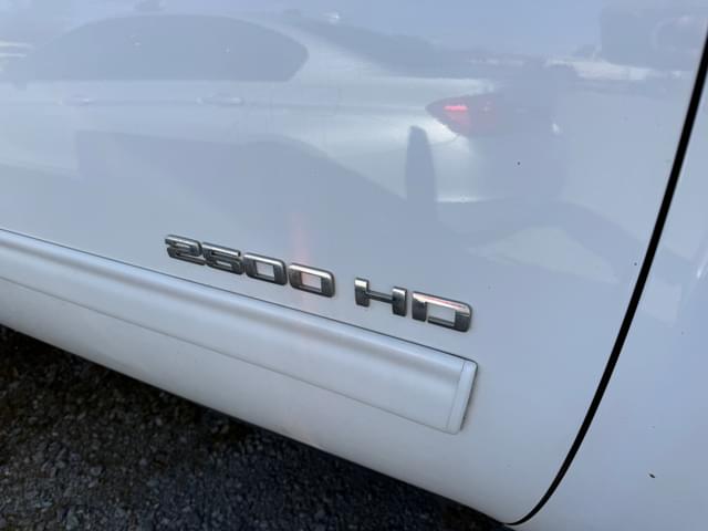 Image of Chevrolet 2500HD equipment image 4