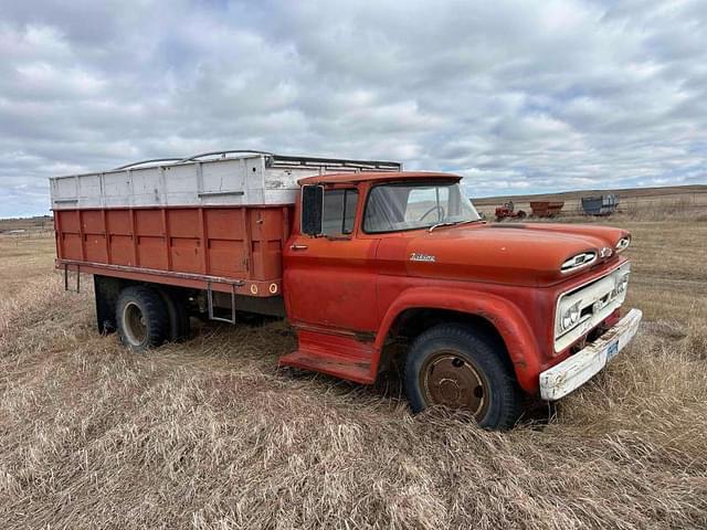 Image of Chevrolet Viking 60 equipment image 2