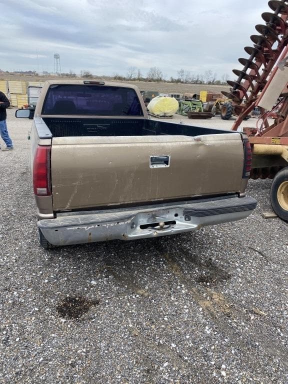 Image of Chevrolet 1500 equipment image 2