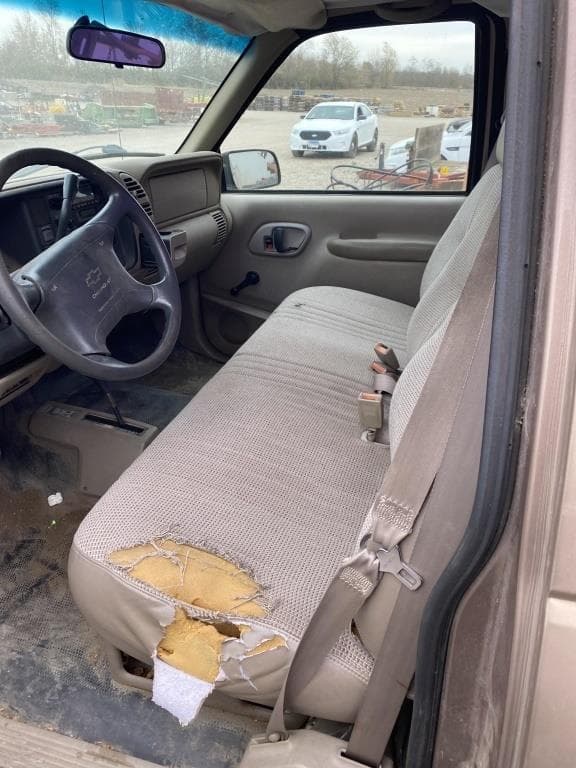 Image of Chevrolet 1500 equipment image 3