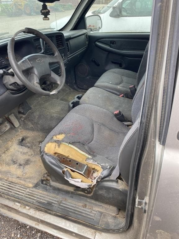 Image of Chevrolet 1500 equipment image 3