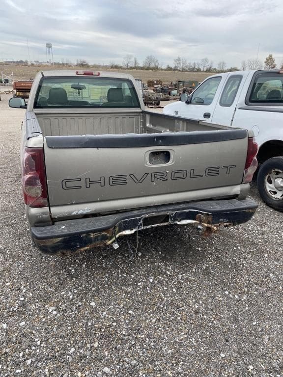 Image of Chevrolet 1500 equipment image 2