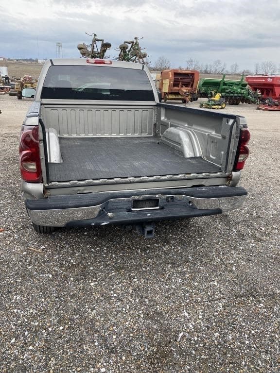 Image of Chevrolet 1500 equipment image 2