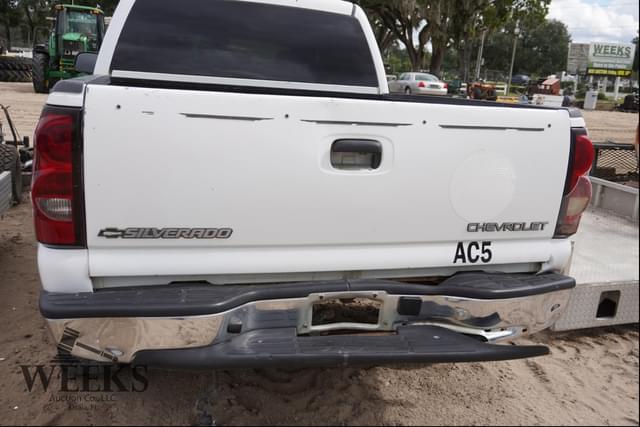 Image of Chevrolet 2500 equipment image 3