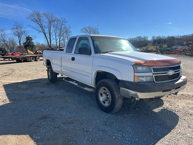 Image of Chevrolet 2500 equipment image 4