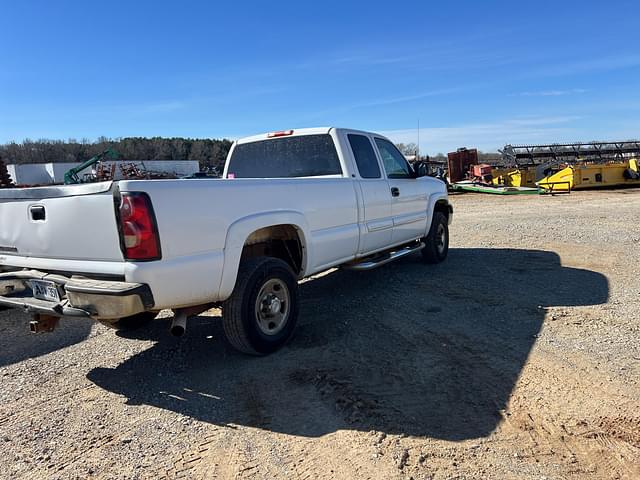 Image of Chevrolet 2500 equipment image 3