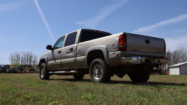 Image of Chevrolet 2500HD equipment image 3