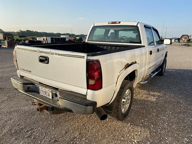 Image of Chevrolet 2500 equipment image 2