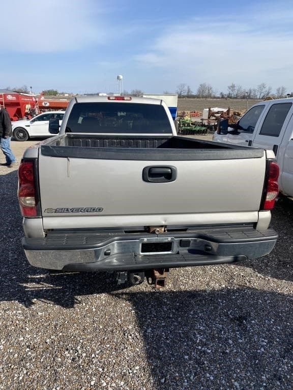 Image of Chevrolet 2500 equipment image 2