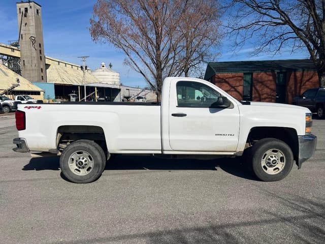 Image of Chevrolet 2500HD equipment image 3