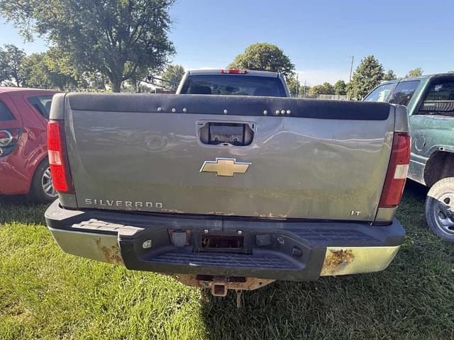 Image of Chevrolet 2500HD equipment image 3