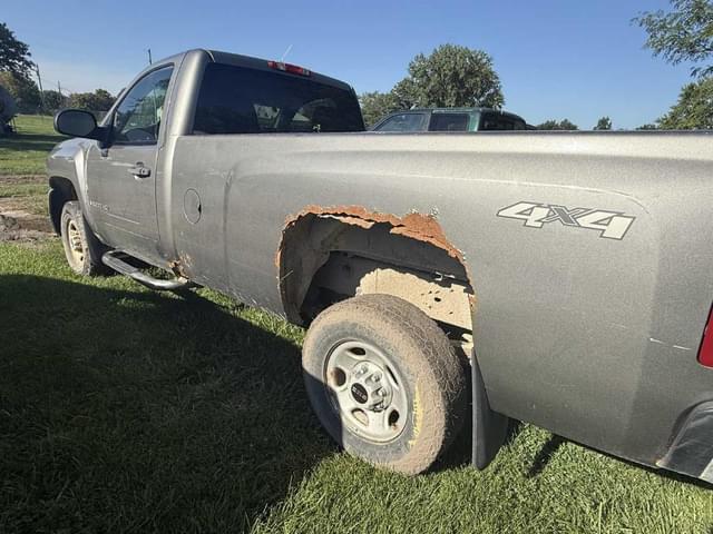 Image of Chevrolet 2500HD equipment image 4
