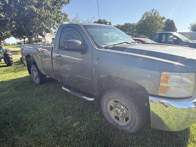 Image of Chevrolet 2500HD equipment image 2