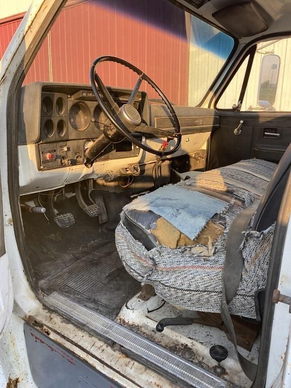 Image of Chevrolet 70 equipment image 3