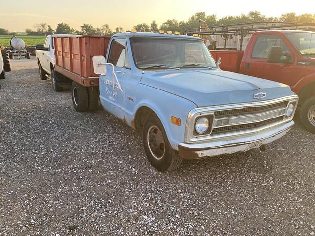 Image of Chevrolet C30 equipment image 1